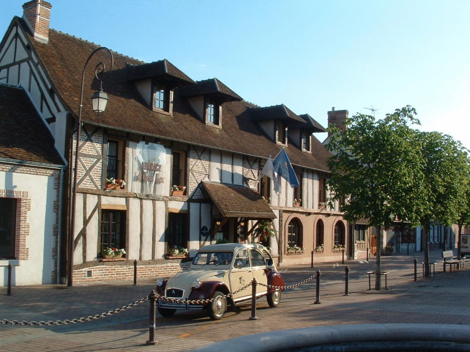 Auberge Du Cheval Blanc - Teritoria Selles-Saint-Denis Zewnętrze zdjęcie