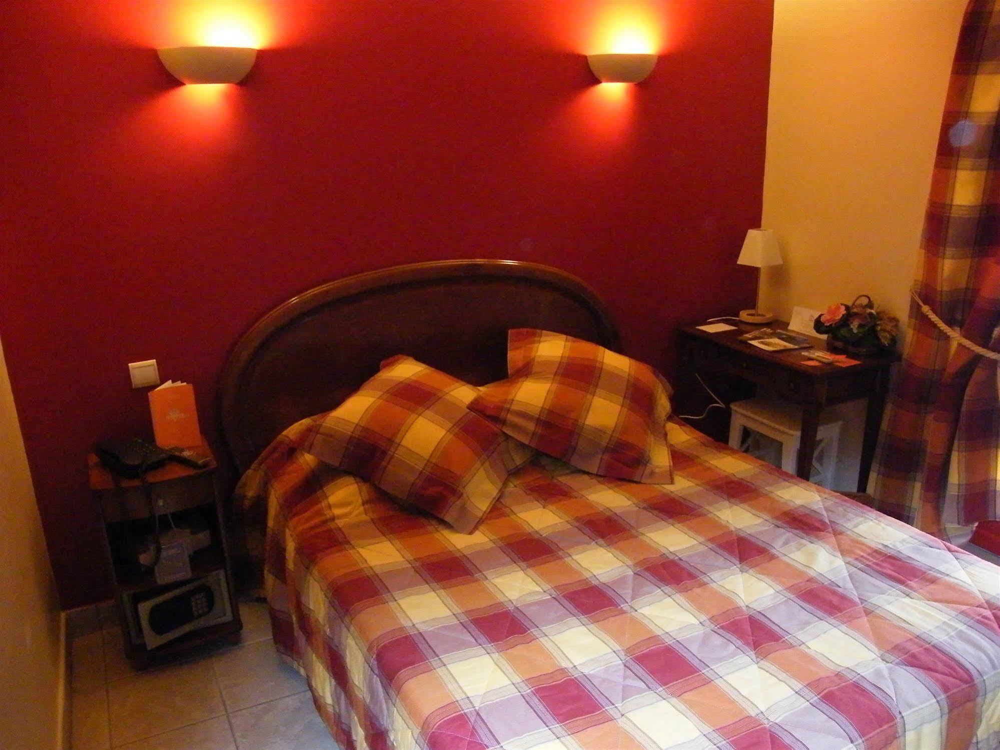 Auberge Du Cheval Blanc - Teritoria Selles-Saint-Denis Zewnętrze zdjęcie